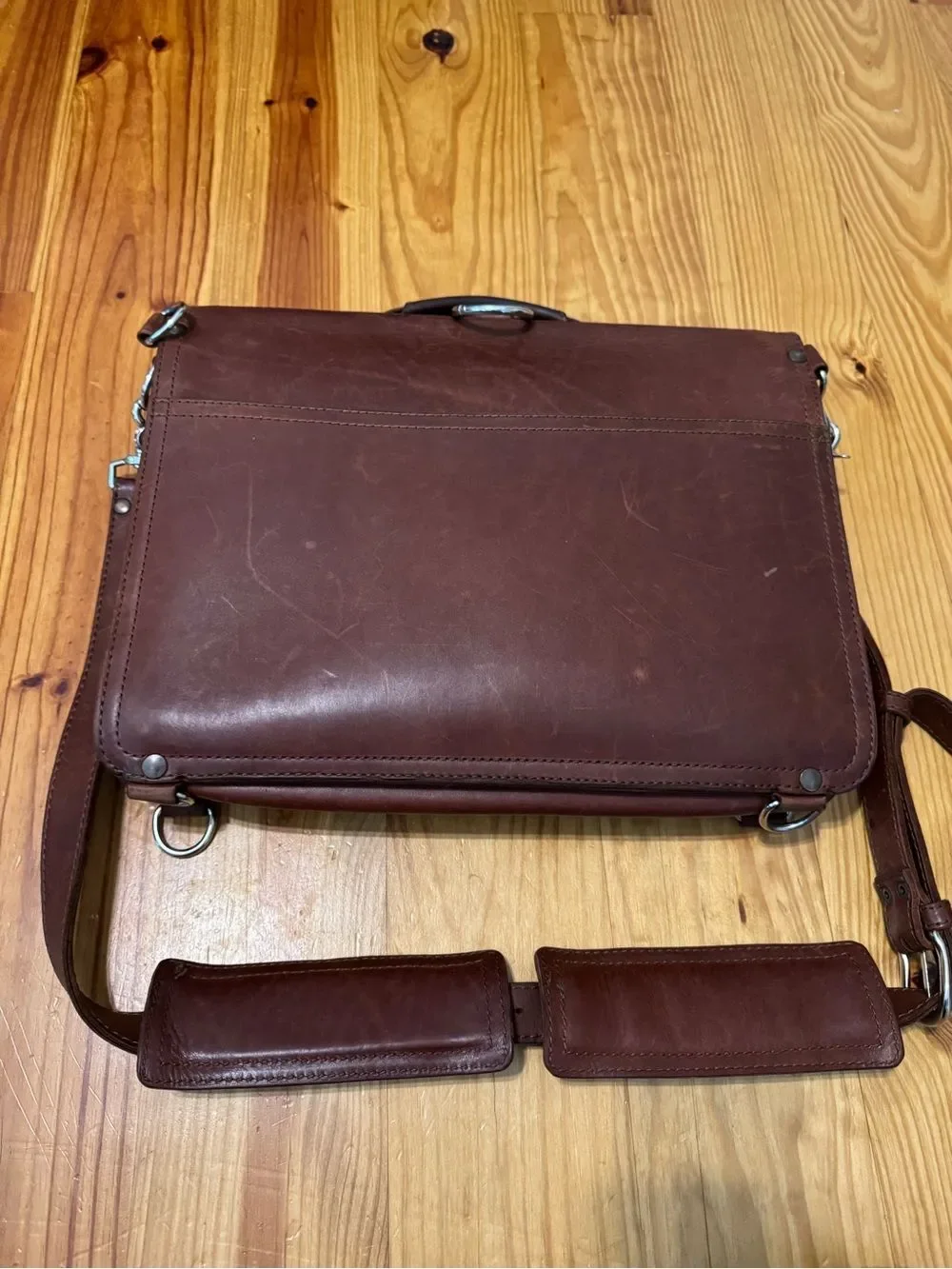 Saddleback Leather Briefcase Chestnut Brown Shoulder Strap Buckle